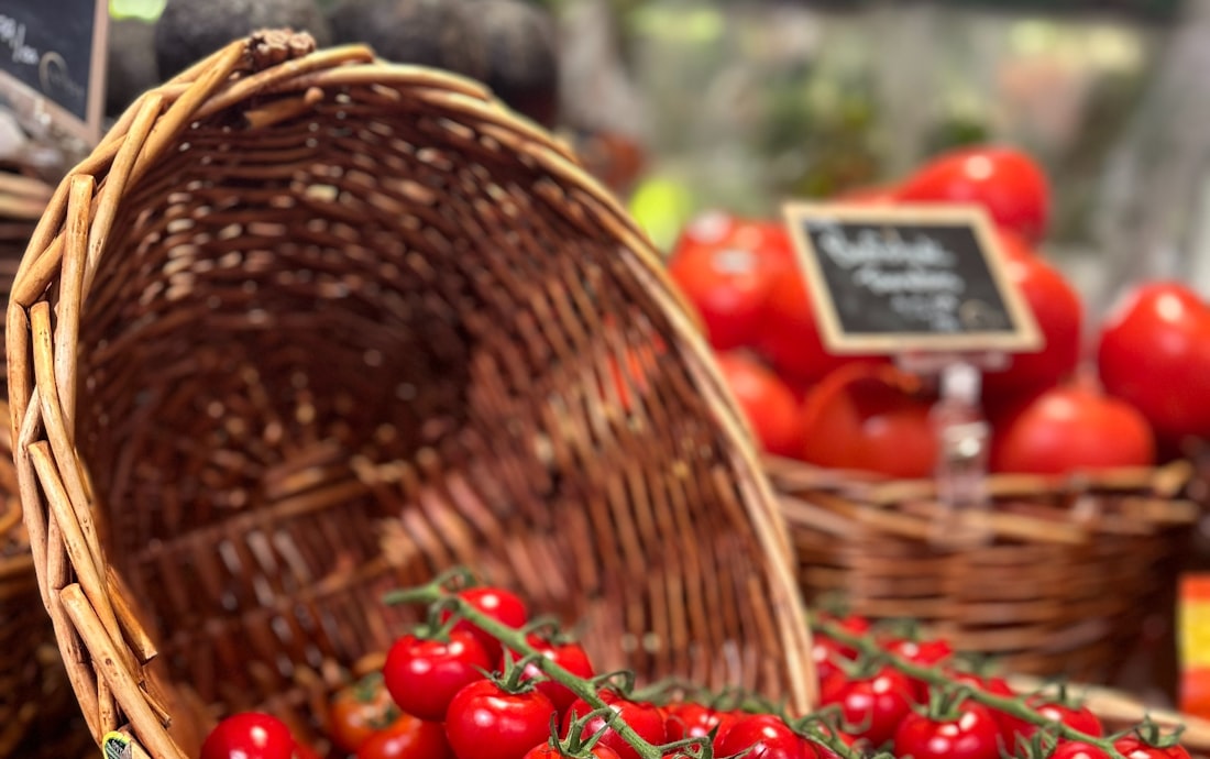 Red: Vine tomatoes